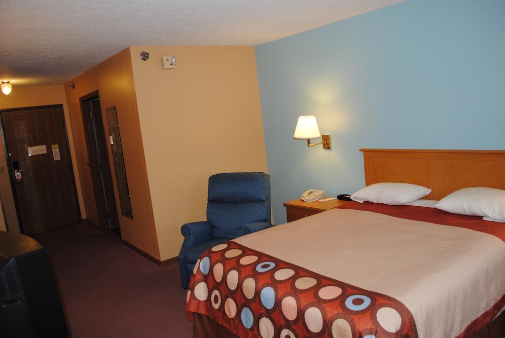 Super 8 By Wyndham Shipshewana Ξενοδοχείο Δωμάτιο φωτογραφία